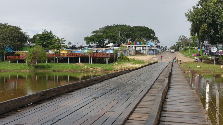 Belize : pont en bois de San Ignacio