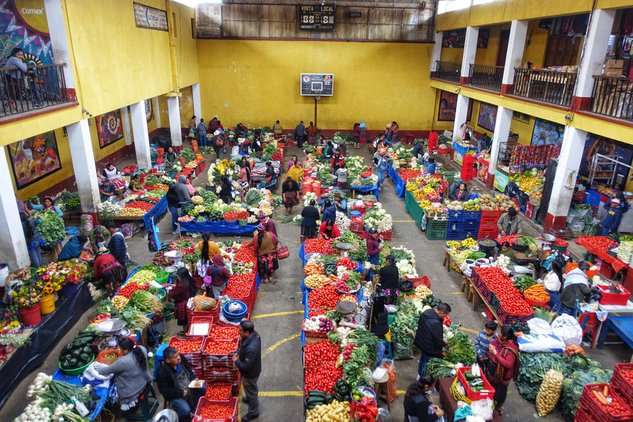 Guatemala, Chichicastenango : centre commercial municipal de Sant Tomás