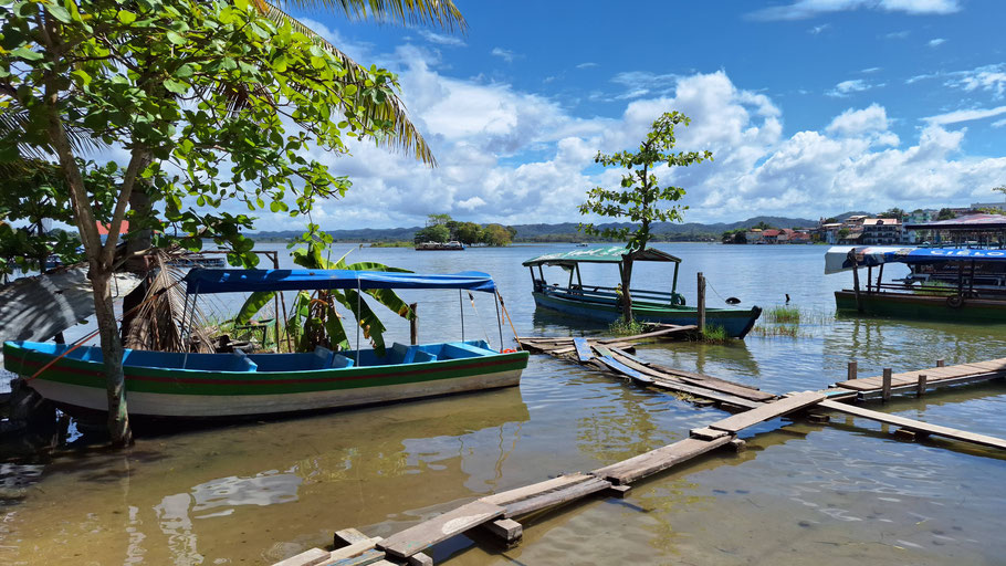 Guatemala, Flores : lac Petén Itzá vu de San Miguel