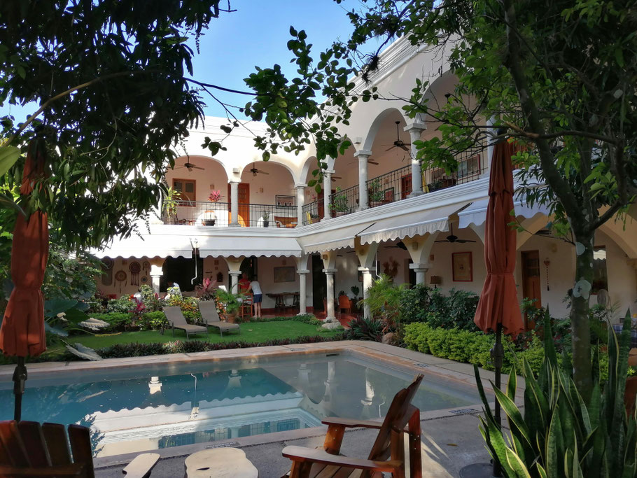 Mexique, Yucatan : patio intérieur de l'hôtel Posada San Juan à Valladolid
