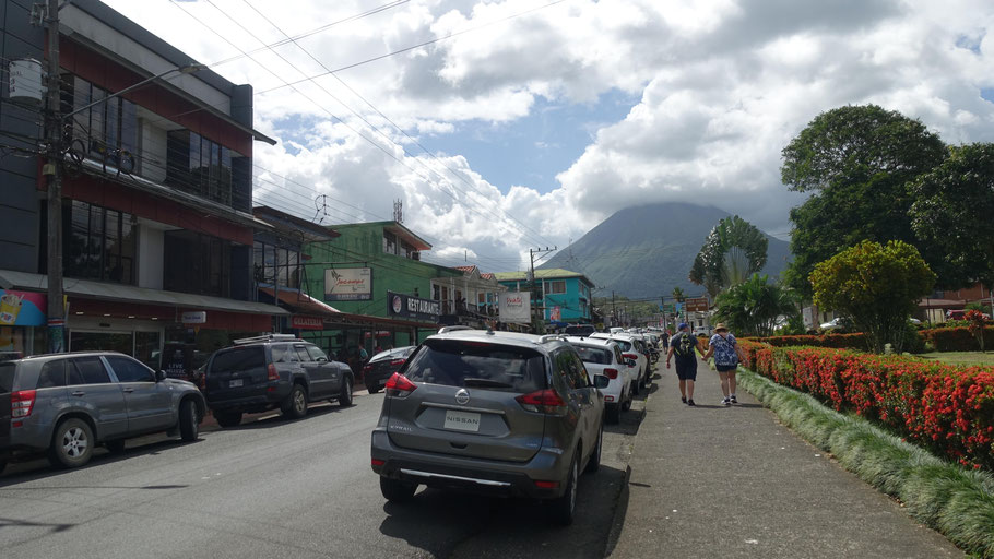 Costa Rica : rue principale de la Fortuna