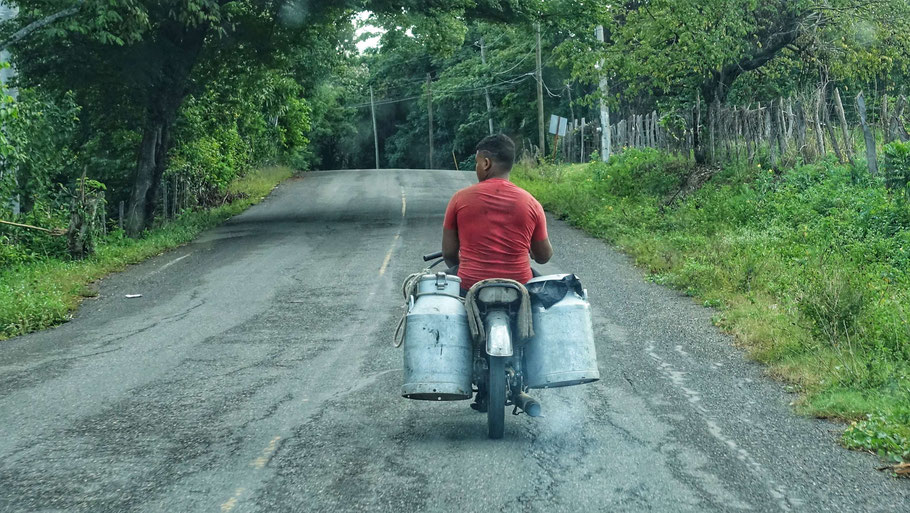 Sur la route près de Villa Isabela