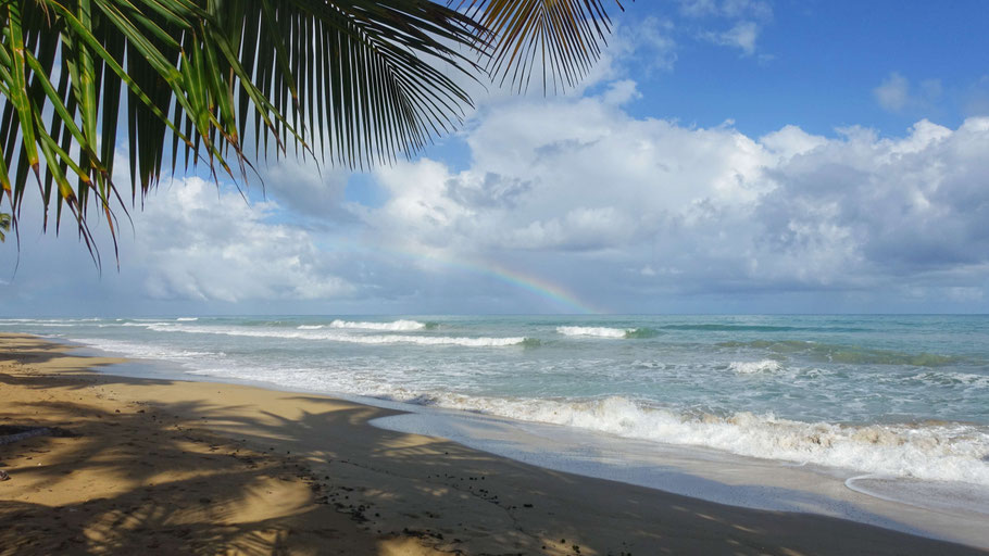  République Dominicaine, Las Terrenas : Playa Cosón, arc en ciel sur la mer