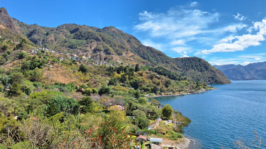 Guatemala, lac Atitlán : panorama sur Santa Cruz La laguna