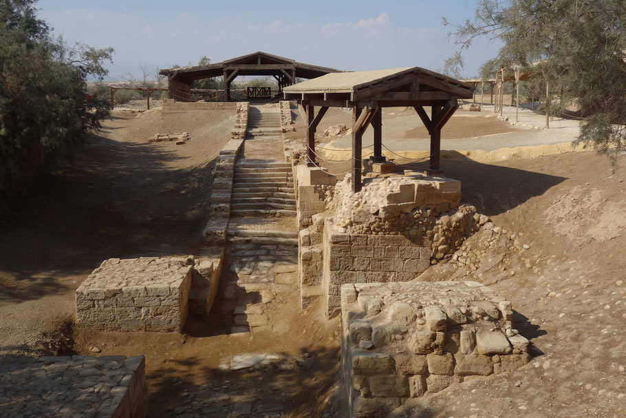 Grand bassin baptismal de Béthanie dans lequel Jésus aurait été baptisé 