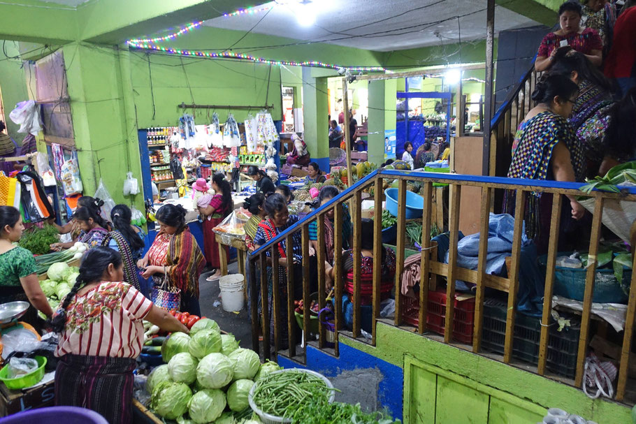 La foule du marché de Santiago Atitlán