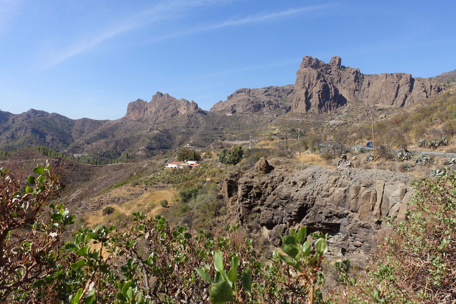 Sur la route GC-60:  panorama sur le barranco de Pedro Gonzales du parking du bar la Candelilla