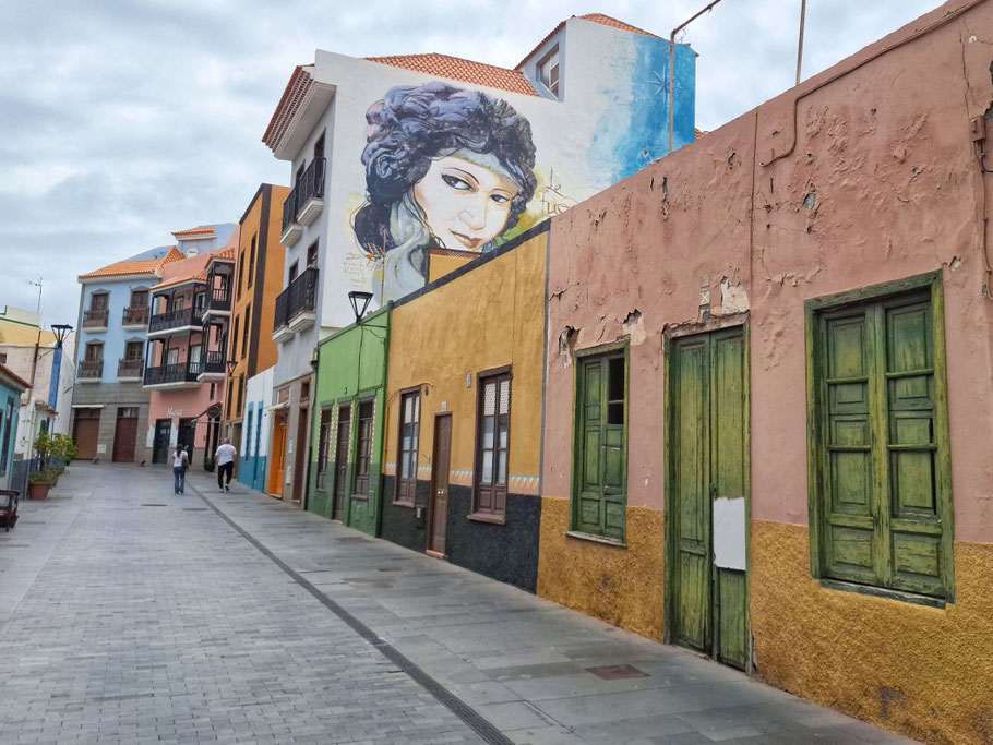 Tenerife, Puerto de la Cruz : maisons colorées de l'ancien quartier de pêcheurs de La Ranilla