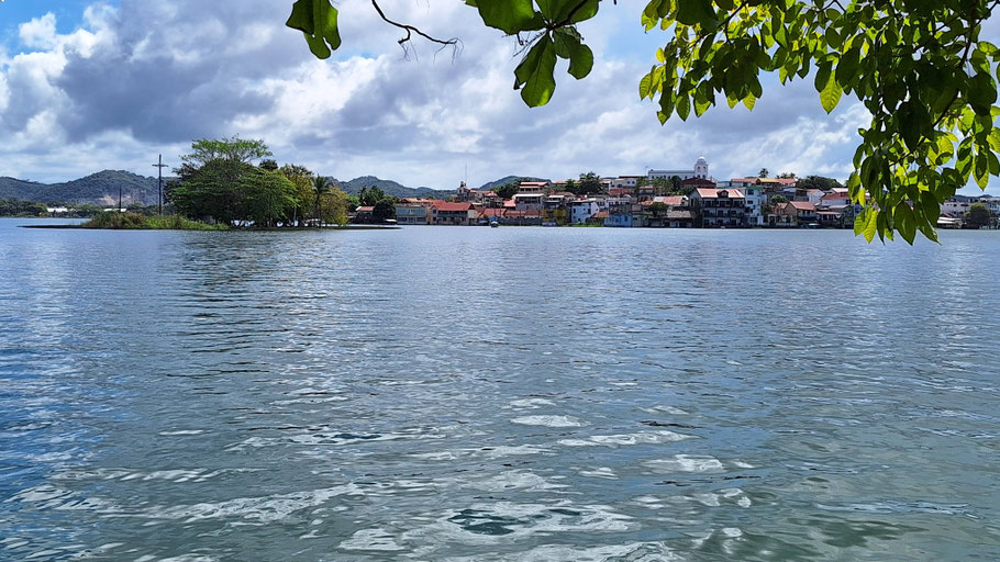 Guatemala : Flores et Petén Itzá, vue du village de San Miguel