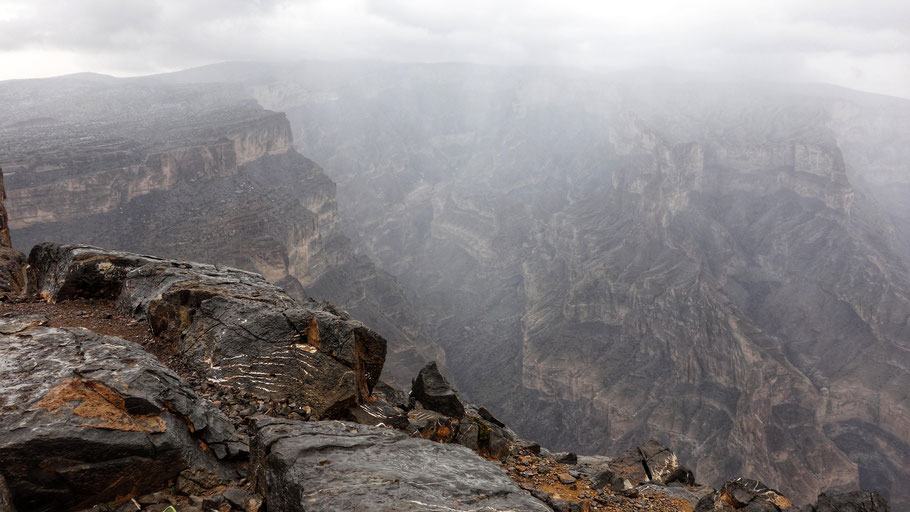 Oman, Jebel Shams : Grand Canyon d'Oman sous les nuages