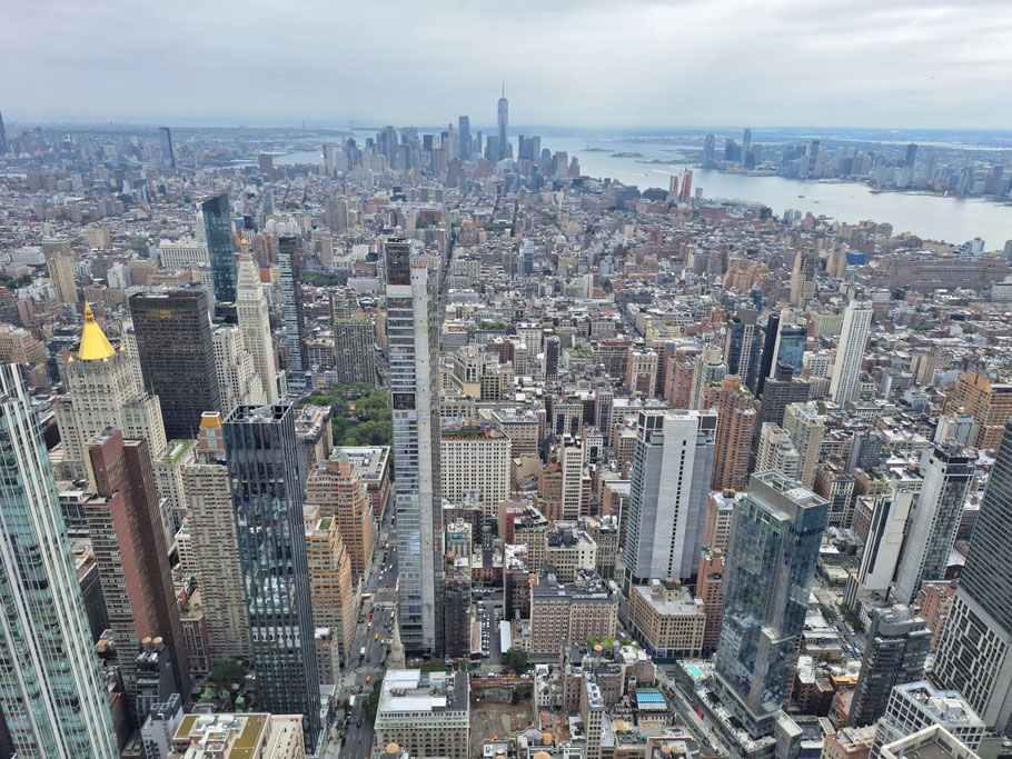 New York : vue de l'Empire State Building sur Manhattan