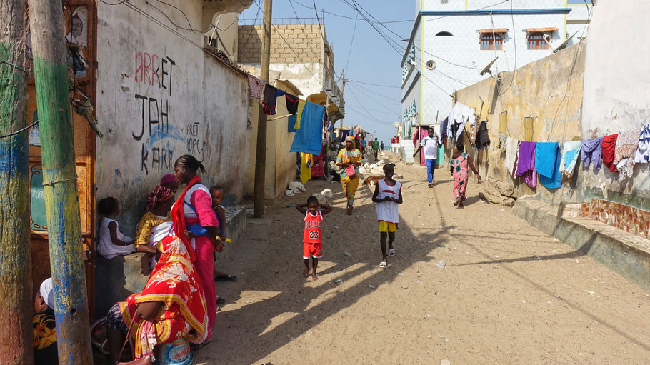 Sénégal : dans le quartier des pêcheurs de Guet N'Dar à Saint-Louis, sur la langue de Barbarie