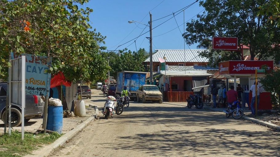 République Dominicaine, Punta Rucia : rue principale