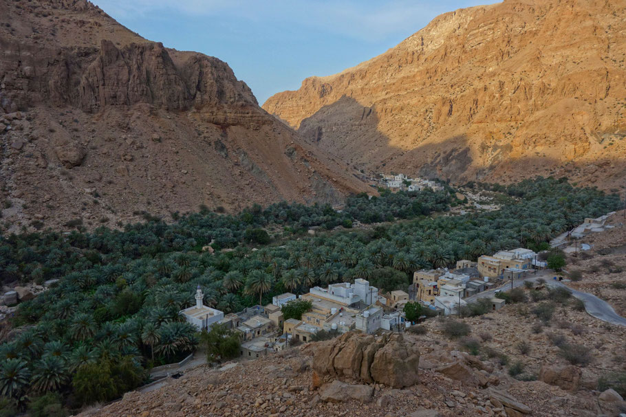 Oma,; Wadi Tiwi : village d'Harat Bidah et au fond Al Hosn village