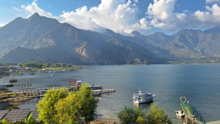 Guatemala : montagnes du lac Atitlán