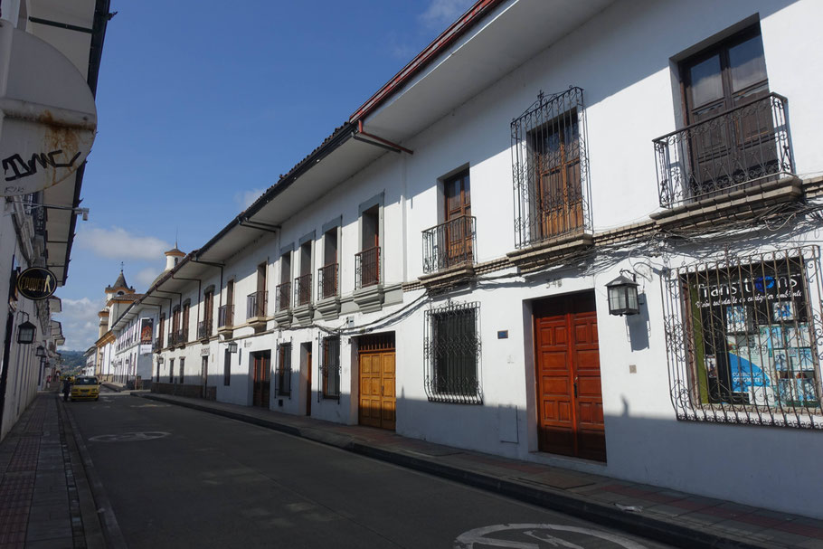 Colombie, Popayán : carrera 8 en 2024 et église San José au fond