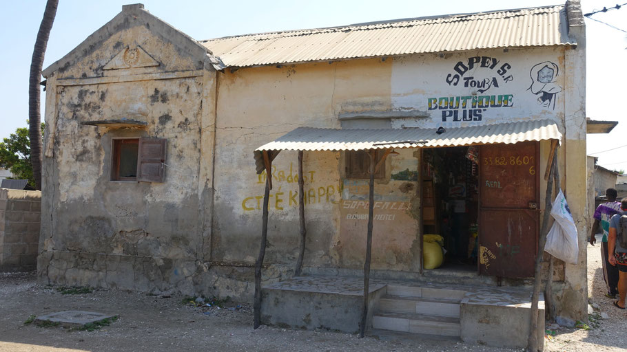 Sénégal, Sine Saloum : boutique à Falia
