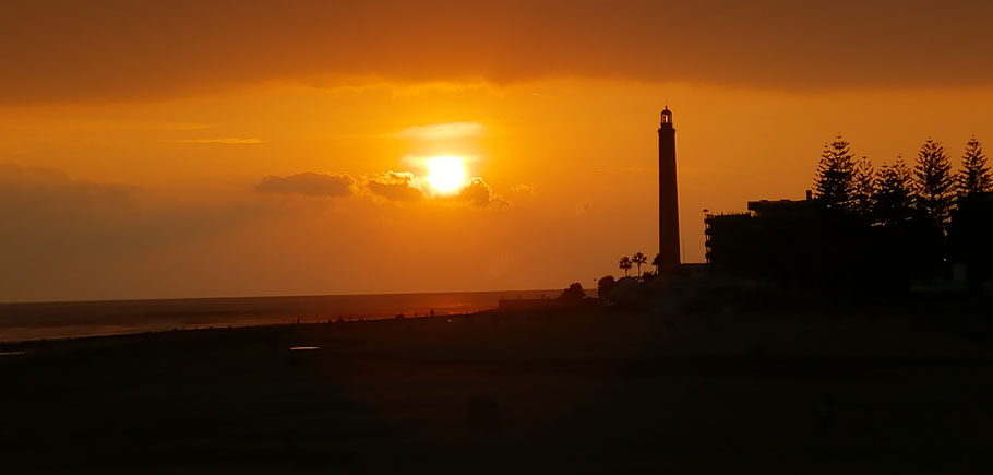 Grande Canarie, Maspalomas : coucher de soleil sur le phare 