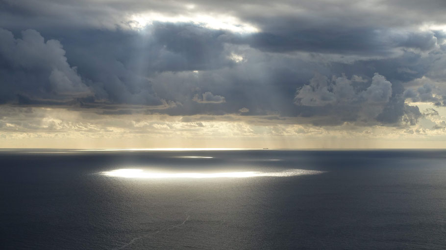 Malte :  lumière sur la mer (route panoramique, entre Il-Qaws et Dingli Cliffs) 