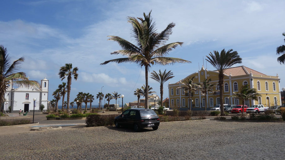 Cap vert, Santo Antão : église et mairie de Ponta do Sol