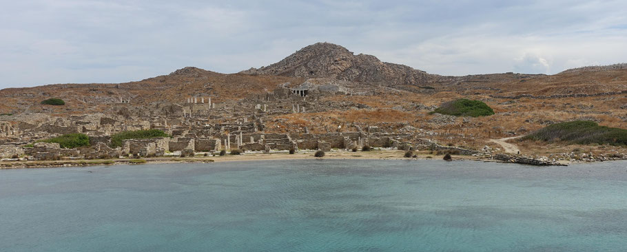 Grèce, Cyclades : Délos, le quartier du théâtre avec les colonnes des maisons de Cleopatra, de Dionysos et du Trident