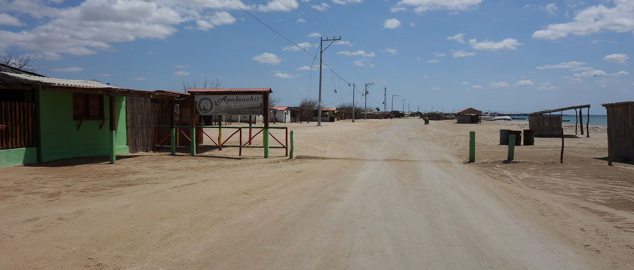 Colombie, La Guajira : rue principale de Cabo de la Vela