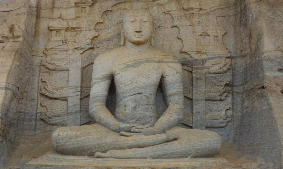 Sri Lanka : bouddha assis du Gal Vihara à Polonnaruwa