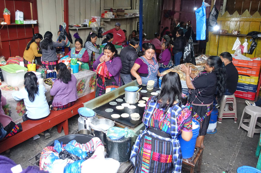 Gustamala, Chichicastenango : comedor dans le marché couvert