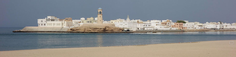 Oman, phare d'Al Ayjah en face de Sur( ou Sour) 