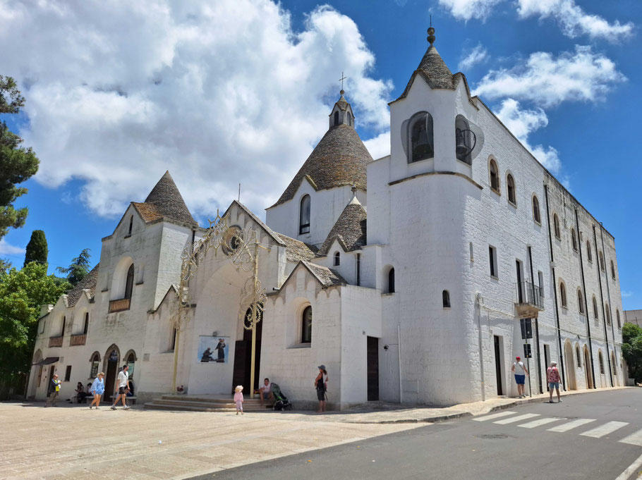 Les Pouilles : Alberobello, Chiesa Sant'Antonio