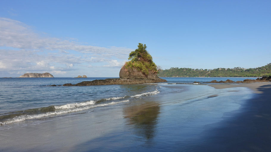 Costa Rica, parc Manuel Antonio : Playa Espadilla Sur déserte le matin