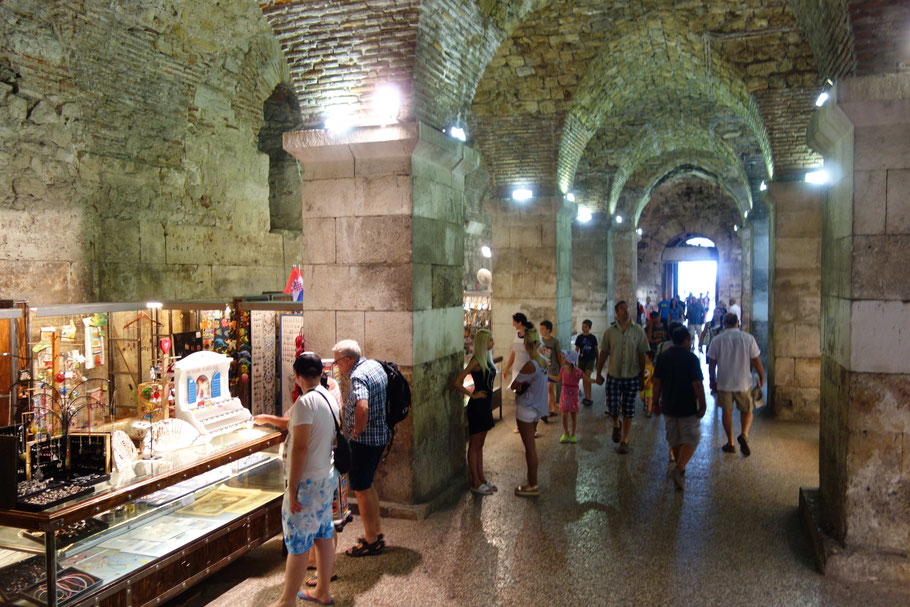 Croatie, Split : salles souterraines du palais de Dioclétien