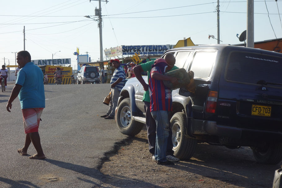 Colombie : plein de gazolina à Uribia
