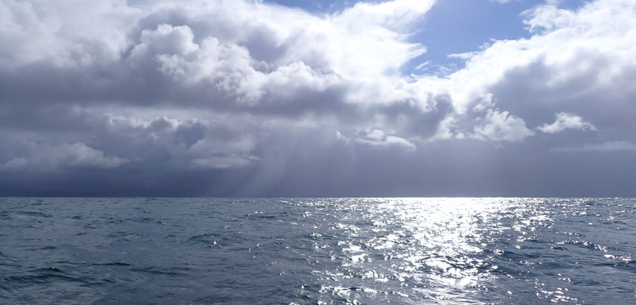 République Dominicaine : couleurs par mauvais temps dans la baie de Samaná 