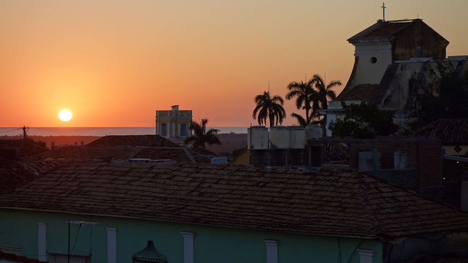 Cuba : Trinidad, coucher de soleil de la terrasse de l’Hostal Barcelo