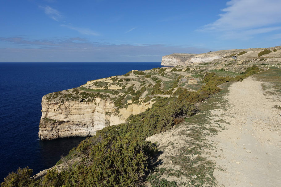 Malte, Gozo : superbe sentier côtier entre Xlendi et les Sannat Cliffs