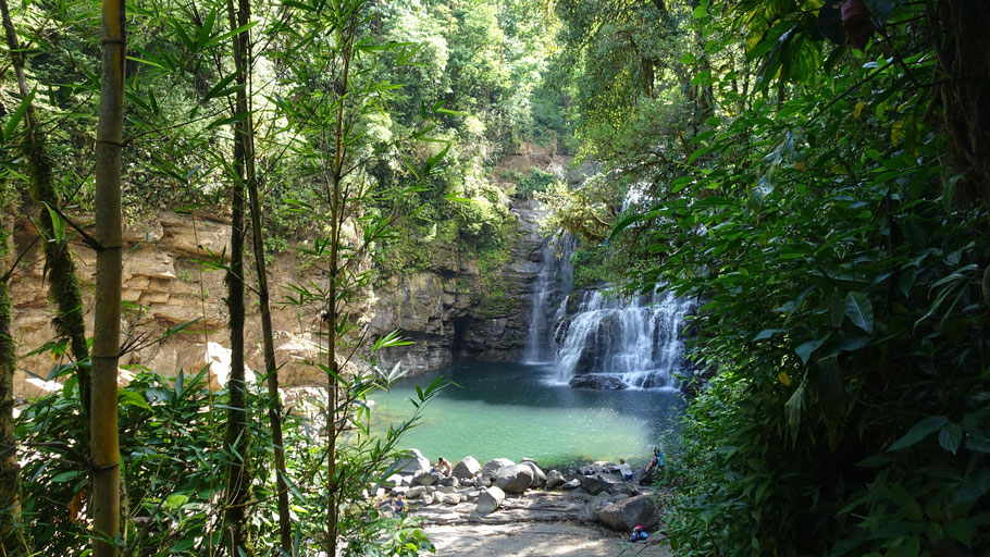 Costa Rica : cascade inférieure de Nauyaca et sa piscine naturelle