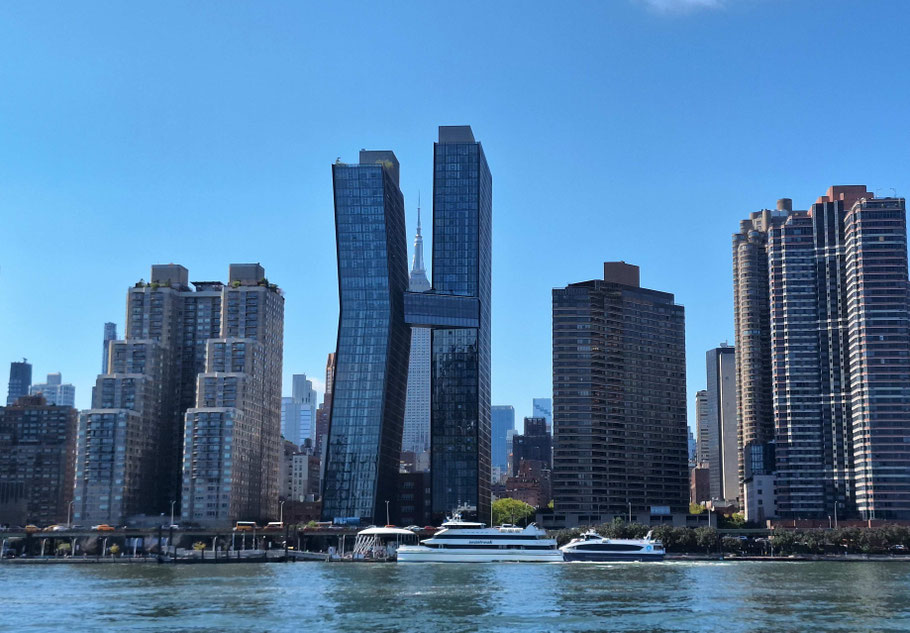 New Yrk : American Cooper building et derrière Empire State Building