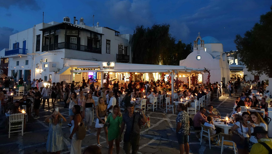 Grèce, Cyclades : Mykonos, restaurant nice n easy, dans lequel nous avons dîné et pris aussi un copieux petit déjeuner 