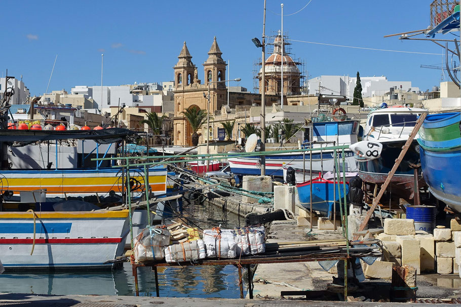  Malte : port de Marsaxlokk et the "Church of Our Lady of Pompéi"
