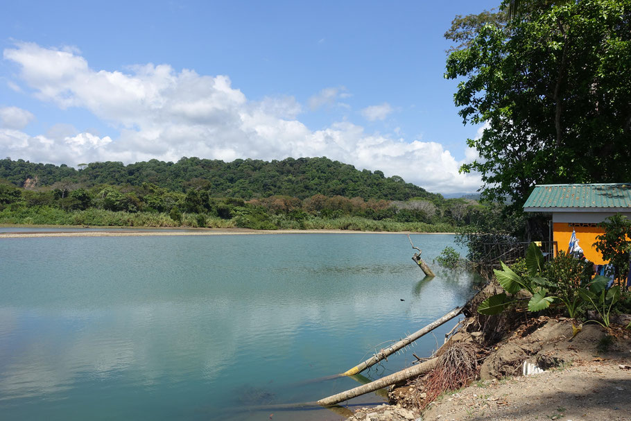Costa Rica, Dominical : embouchure du Río Barú