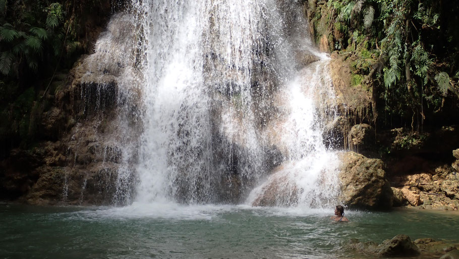 République Dominicaine, baignade rafraîchissante dans la petite cascade d'El Limón