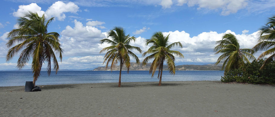 Punta Salinas : plage de sable gris située au bout de la pointe
