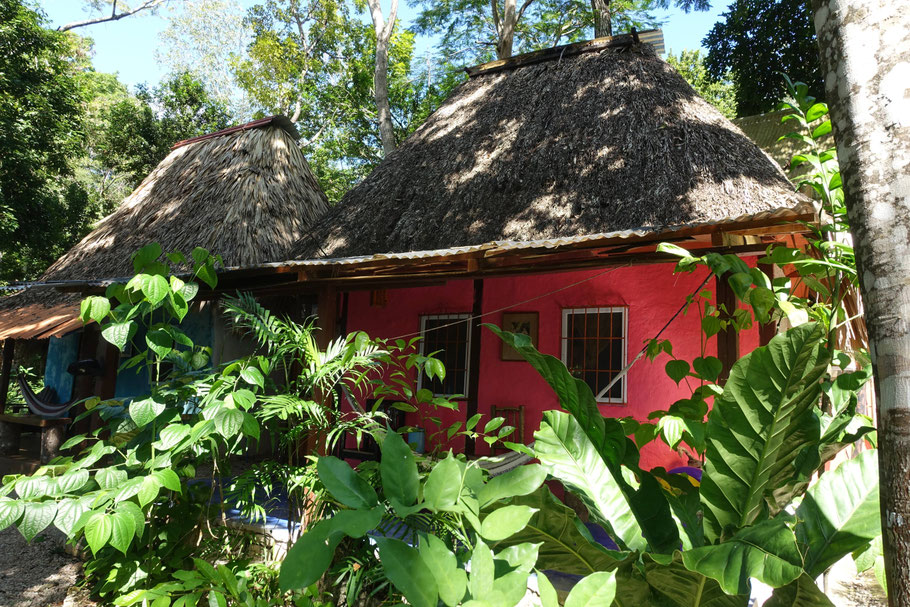 Guatemala, El Remate : cabane triple de l'hôtel Mon Ami