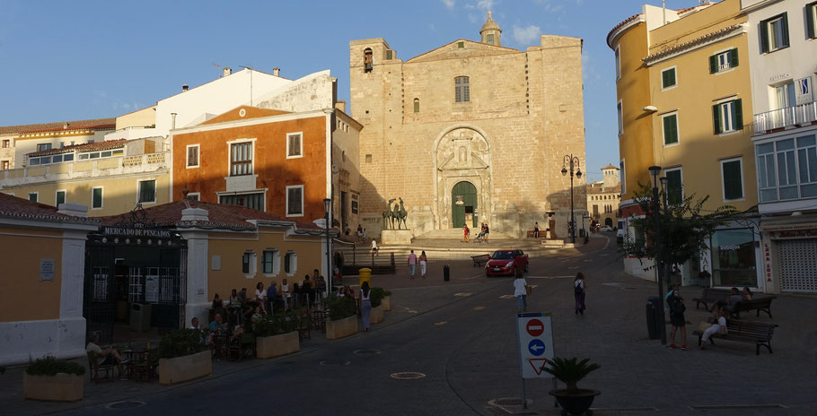 Minorque, Mahon : Mercado de Pescados et église El Carme