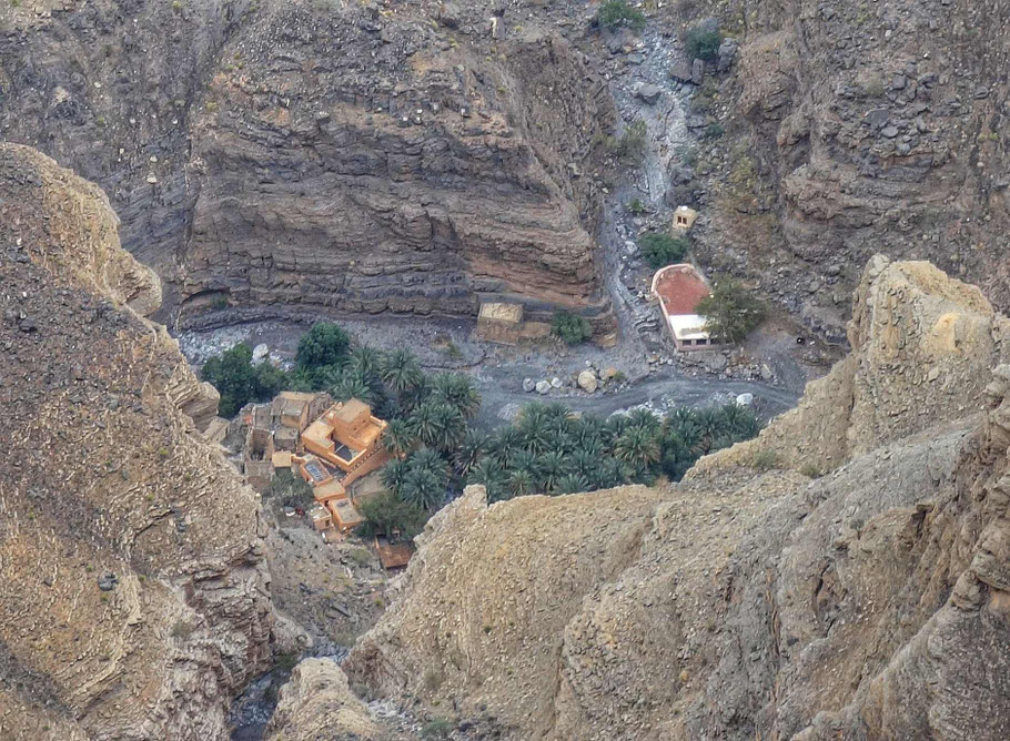 Oman, le village d'Al Nakhar (An Nakhur) vu du Grand Canyon d'Arabie : tout orange, Al Nakhur Tourist hotel ou Al Nakor Heritage House