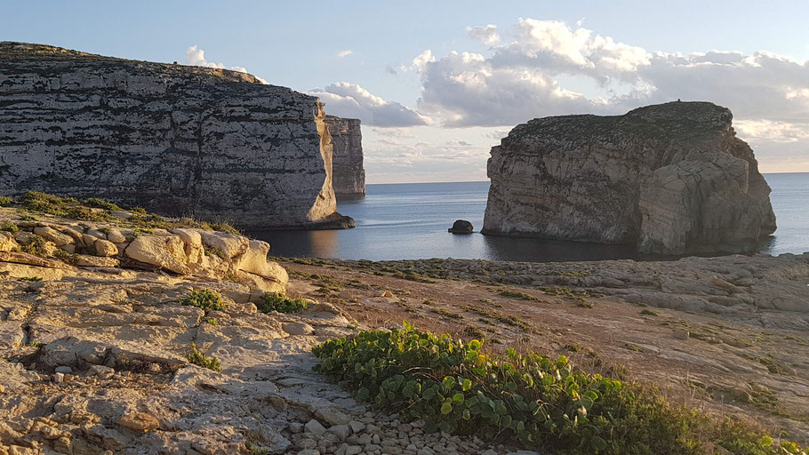 Malte, Gozo : Fungus Rock, dans la baie de Dwejra