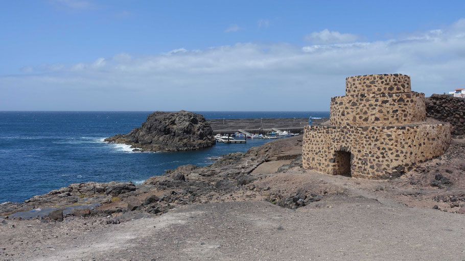 Fuerteventura : Castillo El Tostón, fort construit sur la falaise au début du XVIIIe pour se défendre des pirates et corsaires
