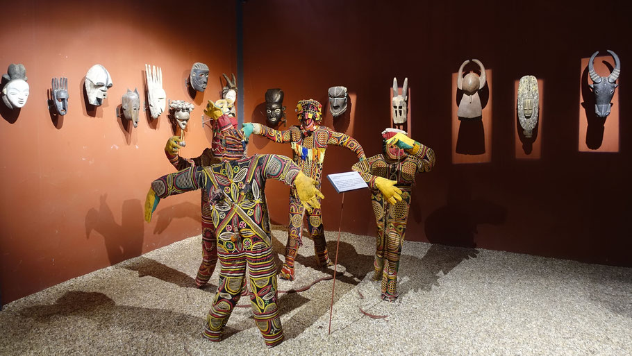 Sénégal, Sine Saloum : masques et costumes traditionnels du MAHICAO, Musée d'Art et d'Histoire des Cultures de l'Afrique de Djilor Djidiack