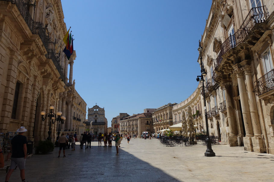 Sicile, Syracuse: Piazza del Duomo